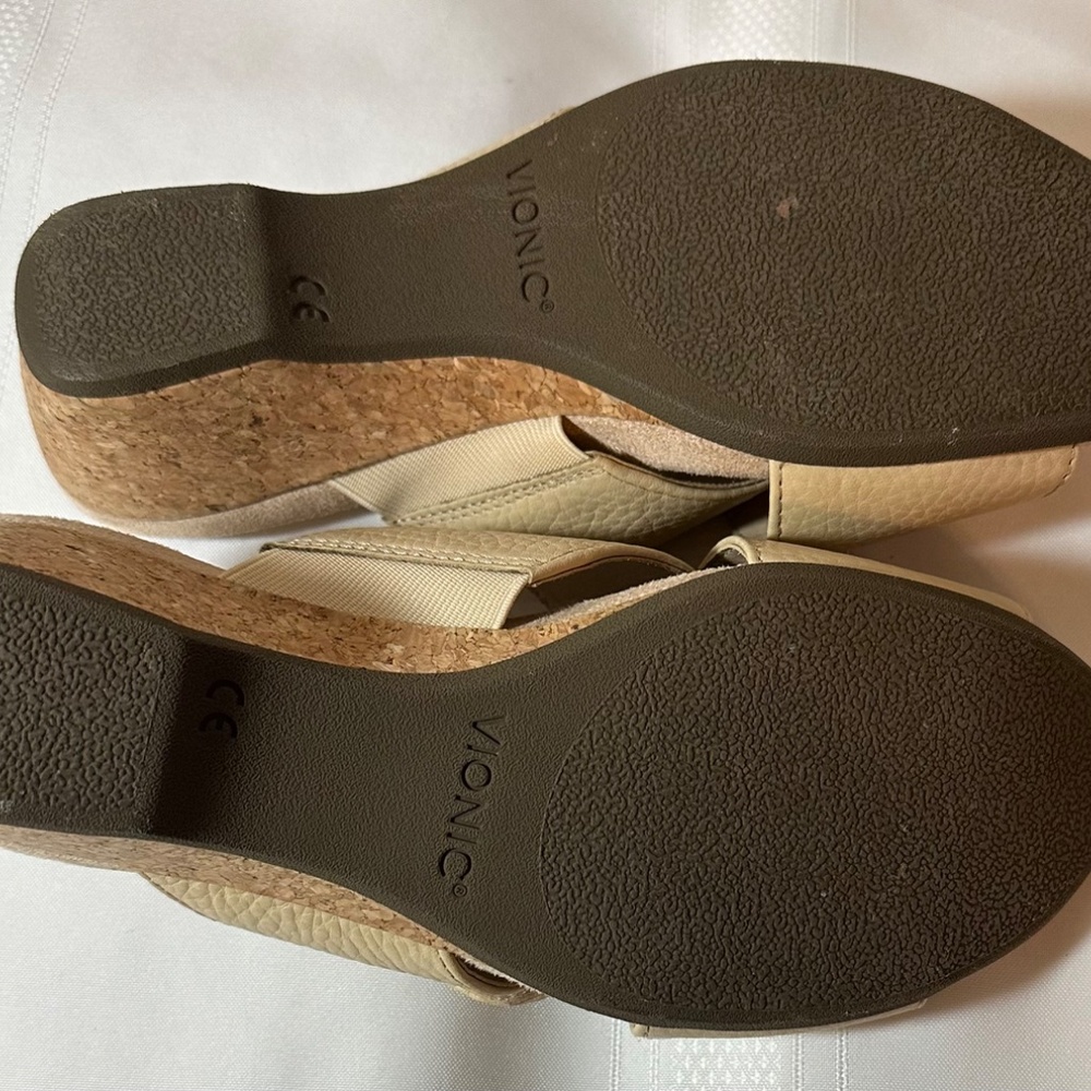 Vionic Leather Slide Sandals in Beige - Picture 4 of 4